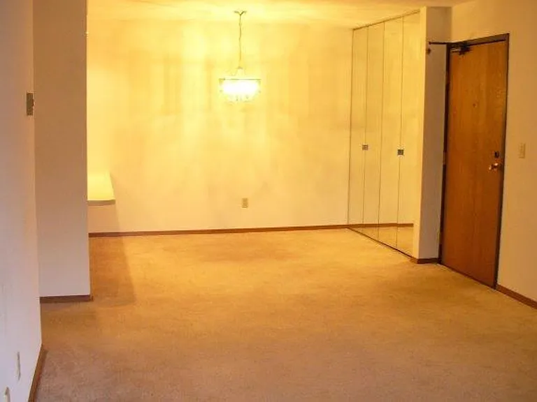 203 Ski Ct #H — Photo 4