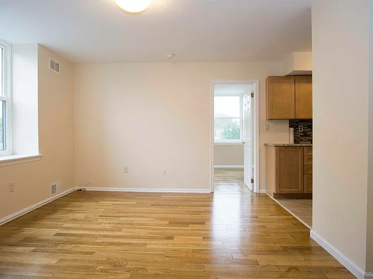 200 Central Ave #B5 — Photo 2