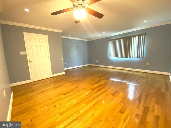 1347 Barnaby Ter SE, Washington, DC 20032