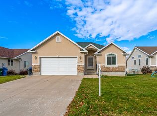 27 W Spring Creek Pkwy, Providence, UT 84332