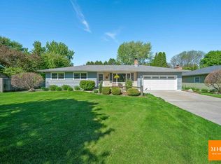 7110 Mockingbird Ln, Middleton, WI 53562