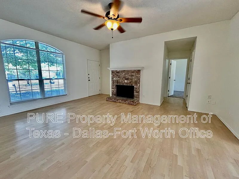 3 bed, 2.0 bath, 1192 sqft, $1,850 — Photo 3