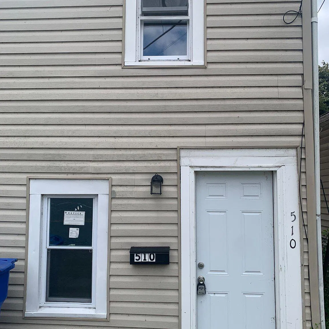 3 bed, 1.0 bath, 1038 sqft, $1,975 — Photo 1