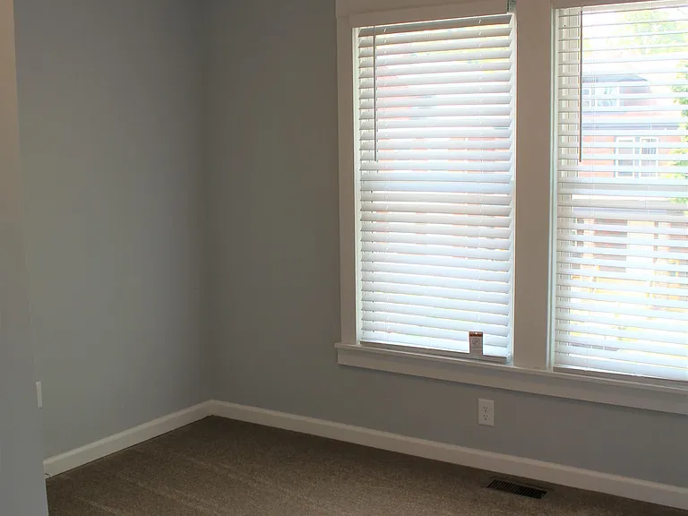 932 Linwood Ave — Photo 6