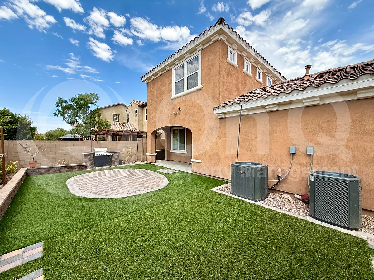 3 bed, 2.5 bath, 2003 sqft, $2,450 — Photo 4
