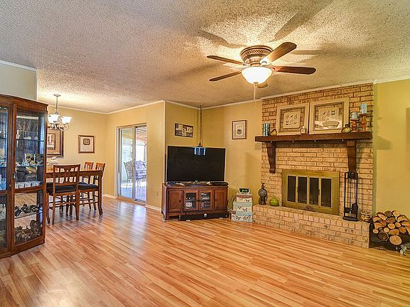 2nd image of 1901 Skylark Dr