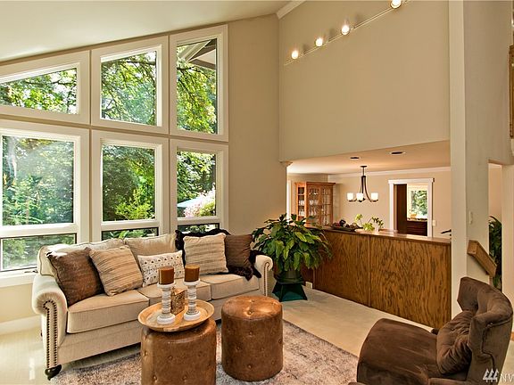 Windows to the top of the vaulted ceiling