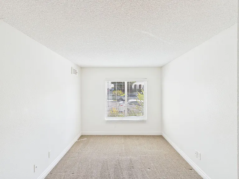 Available Apartment in North Park — Photo 26