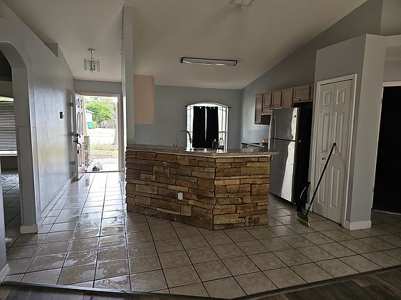 2nd image of 924 Lake Lindley Dr N
