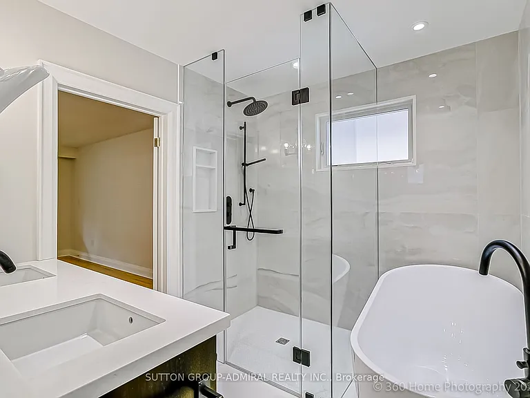 47 Waterloo Ave — Photo 34