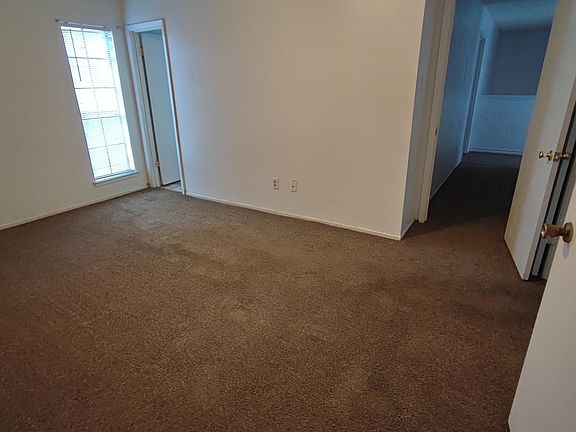 5th image of 2218 Capitan Dr APT B