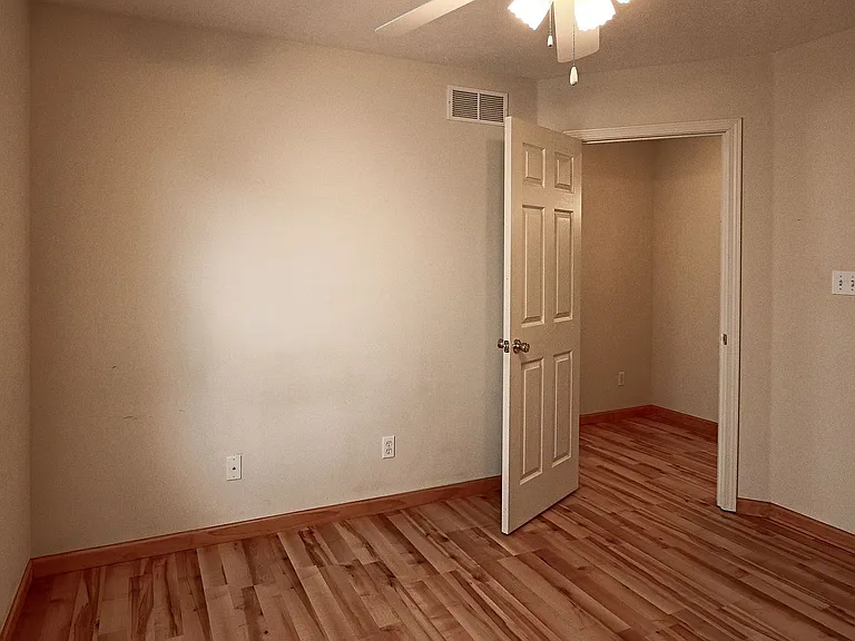 2623 E Oaklawn Ct #0 — Photo 3