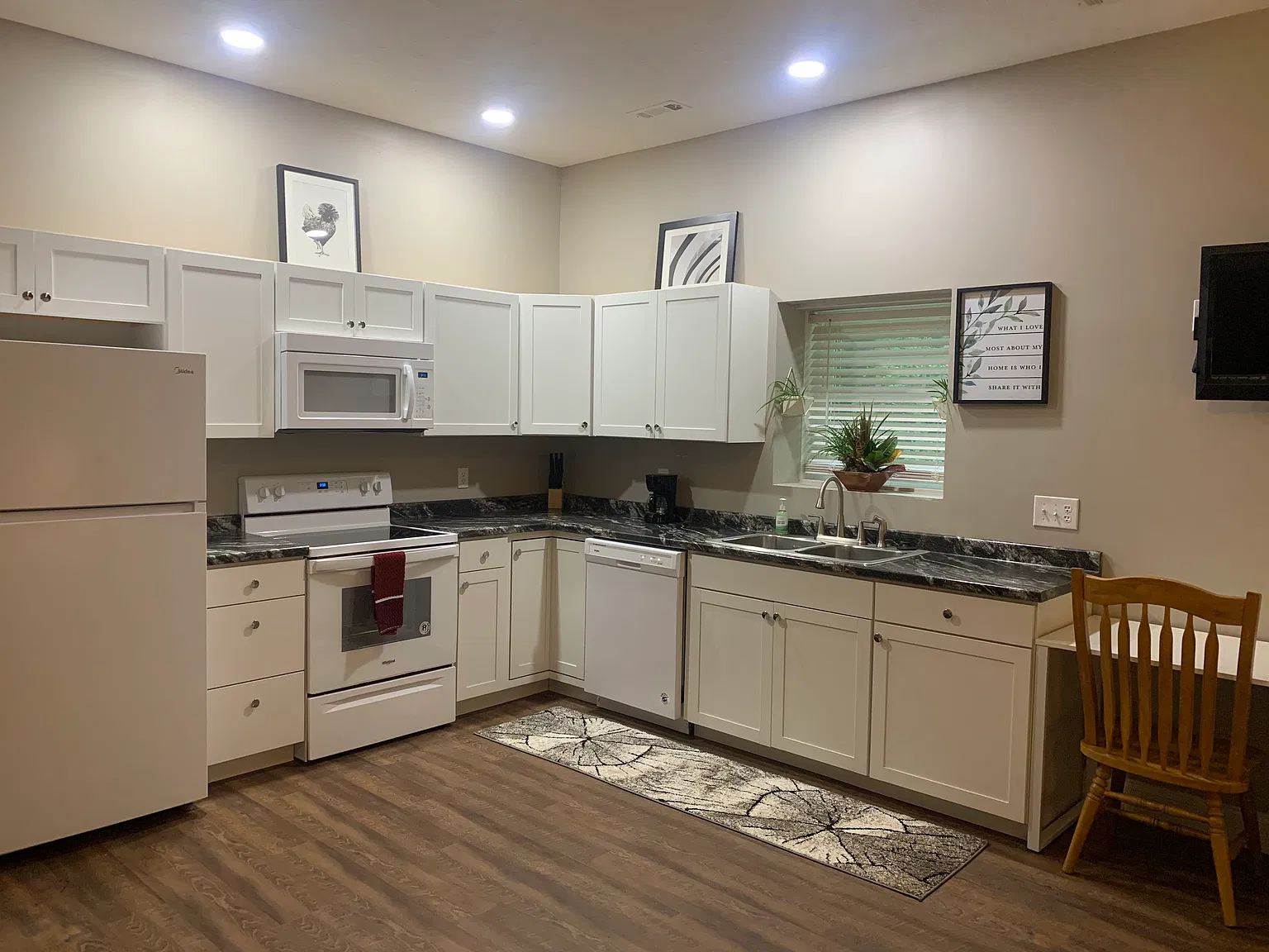 Studio, 600 sqft, $1,250 — Photo 3
