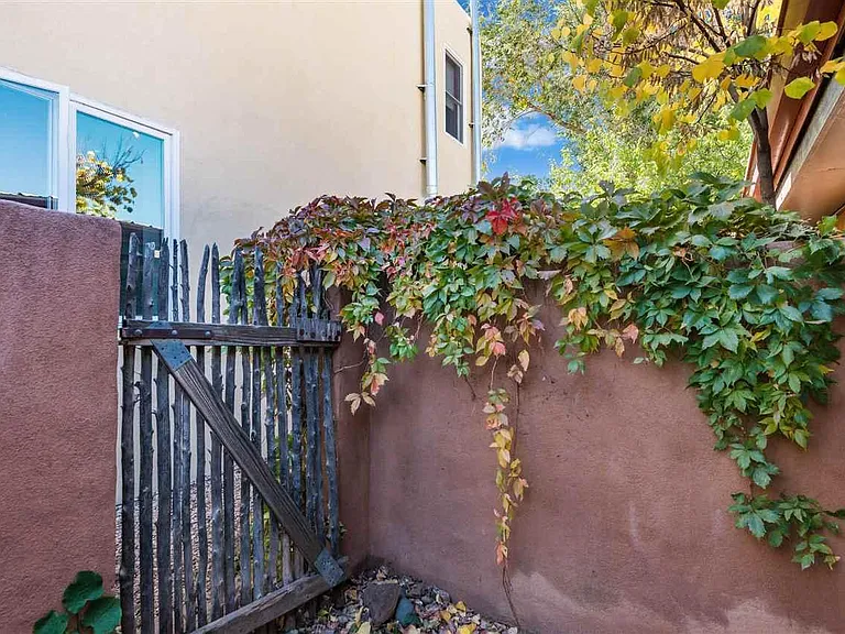 812 Calle Saragosa #2 — Photo 9