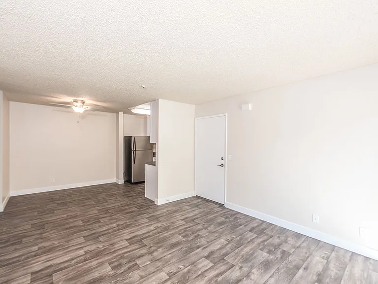Crossbrook Apartments — Photo 16