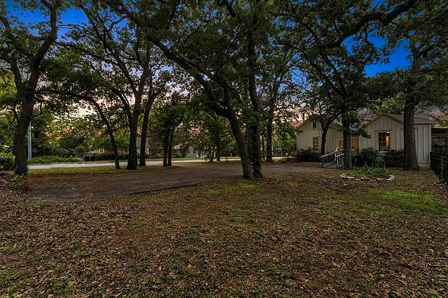 409 N Main St — Photo 30