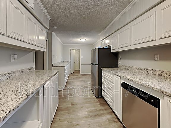 4th image of 1002 Glenhaven Ct