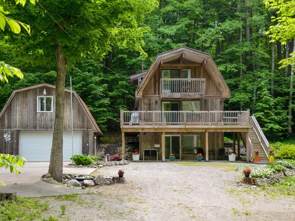 2481 S Schomberg Rd, Lake Leelanau, MI 49653