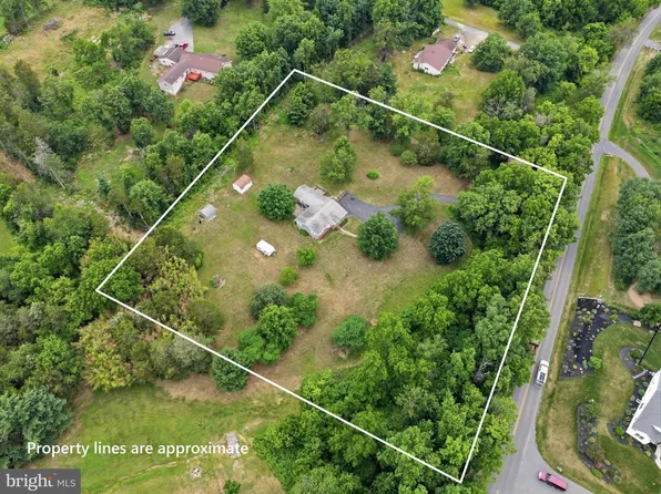 11283 Grant Shook Rd, Greencastle, PA 17225