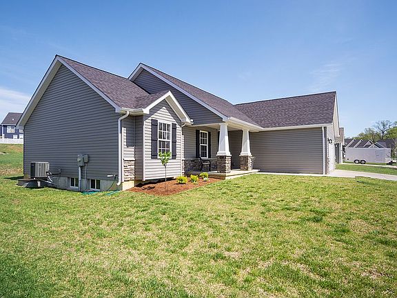 3rd image of 527 Cass Dr