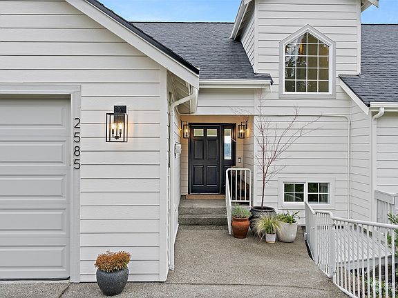 3rd image of 2585 Passage View Lane NE