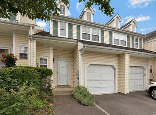 22 Chelsea Dr, Smithtown, NY 11787
