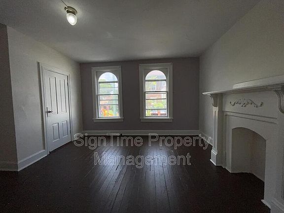 3rd image of 111 E Washington St #2
