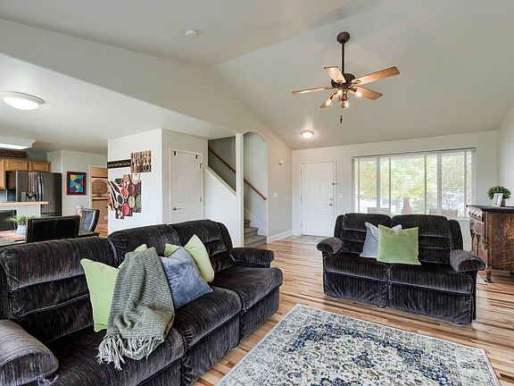 B1 - Living Room 4.jpg