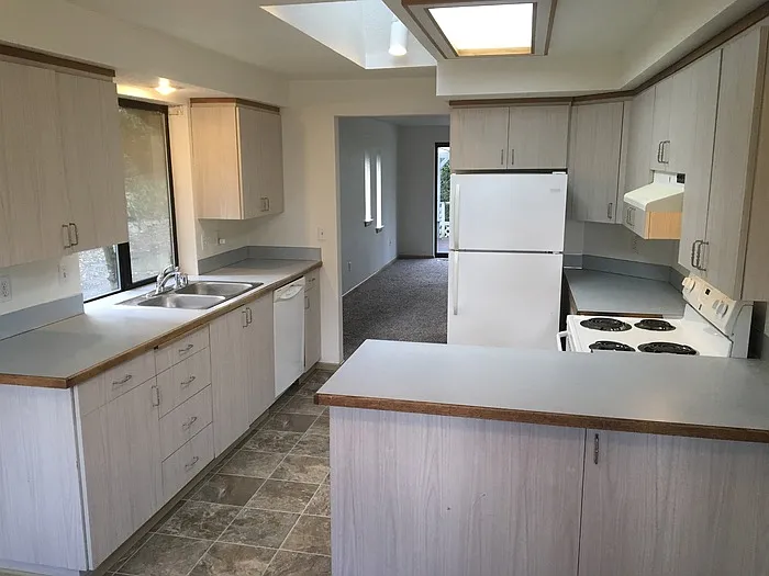 2 bed, 2.0 bath, 900 sqft, $1,999 — Photo 3
