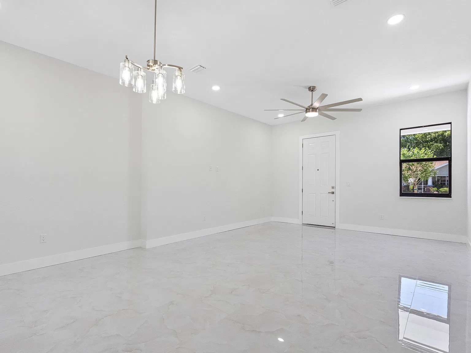 3 bed, 2.5 bath, 1636 sqft, $2,695 — Photo 4