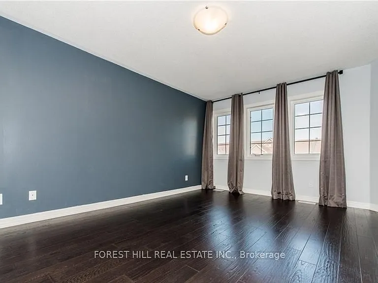 70 Hanson Cres — Photo 14