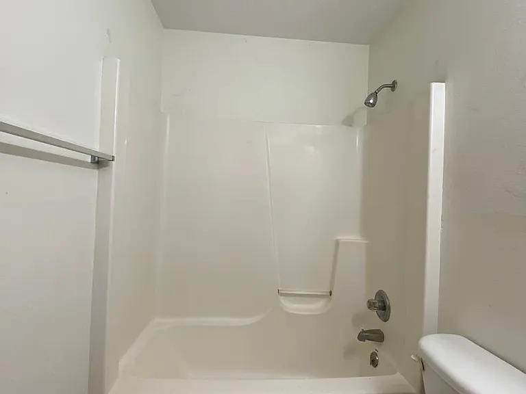 275 Woodridge Ct — Photo 48