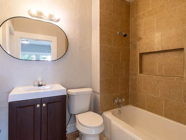 1824 Collins Ave — Photo 14