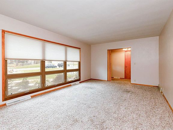 4th image of 1825 Brookside Dr