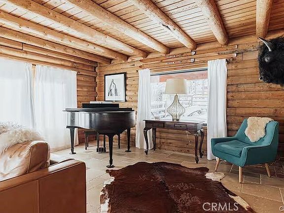 5th image of 1091 Clubview Dr