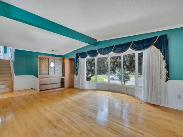 7604 149th Ave NW, Edmonton, AB T5C 2V7