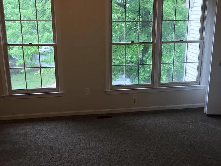 8911 Oakwood Way — Photo 9