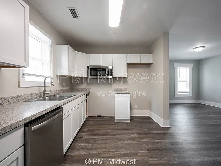 538 W 29th St #B — Photo 8