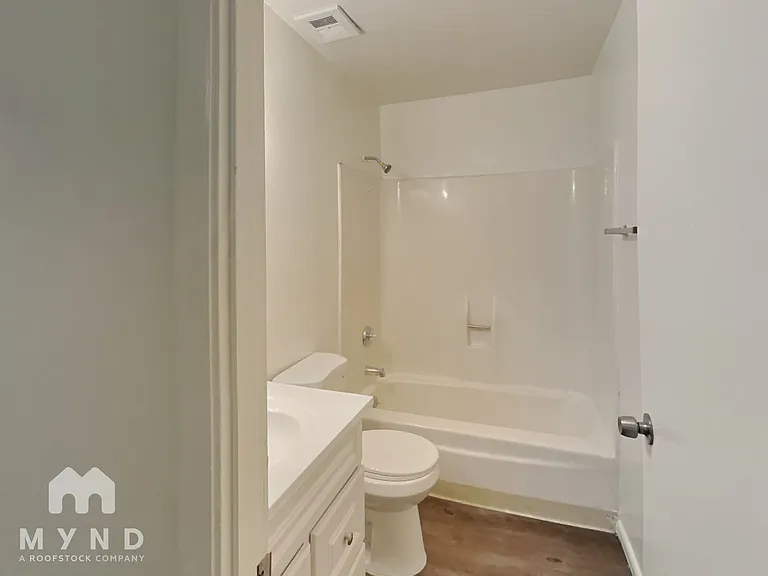 5924 N 83rd St — Photo 15