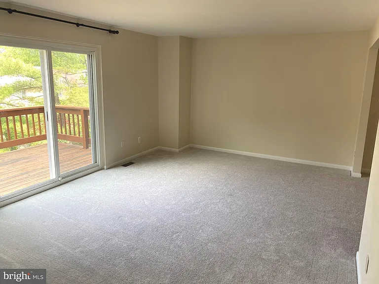 16 Castlehill Ct — Photo 6