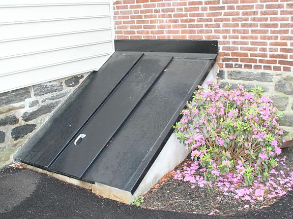 outside entry to basement