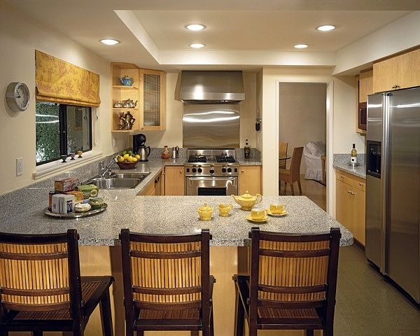 Kitchen and breakfast bar