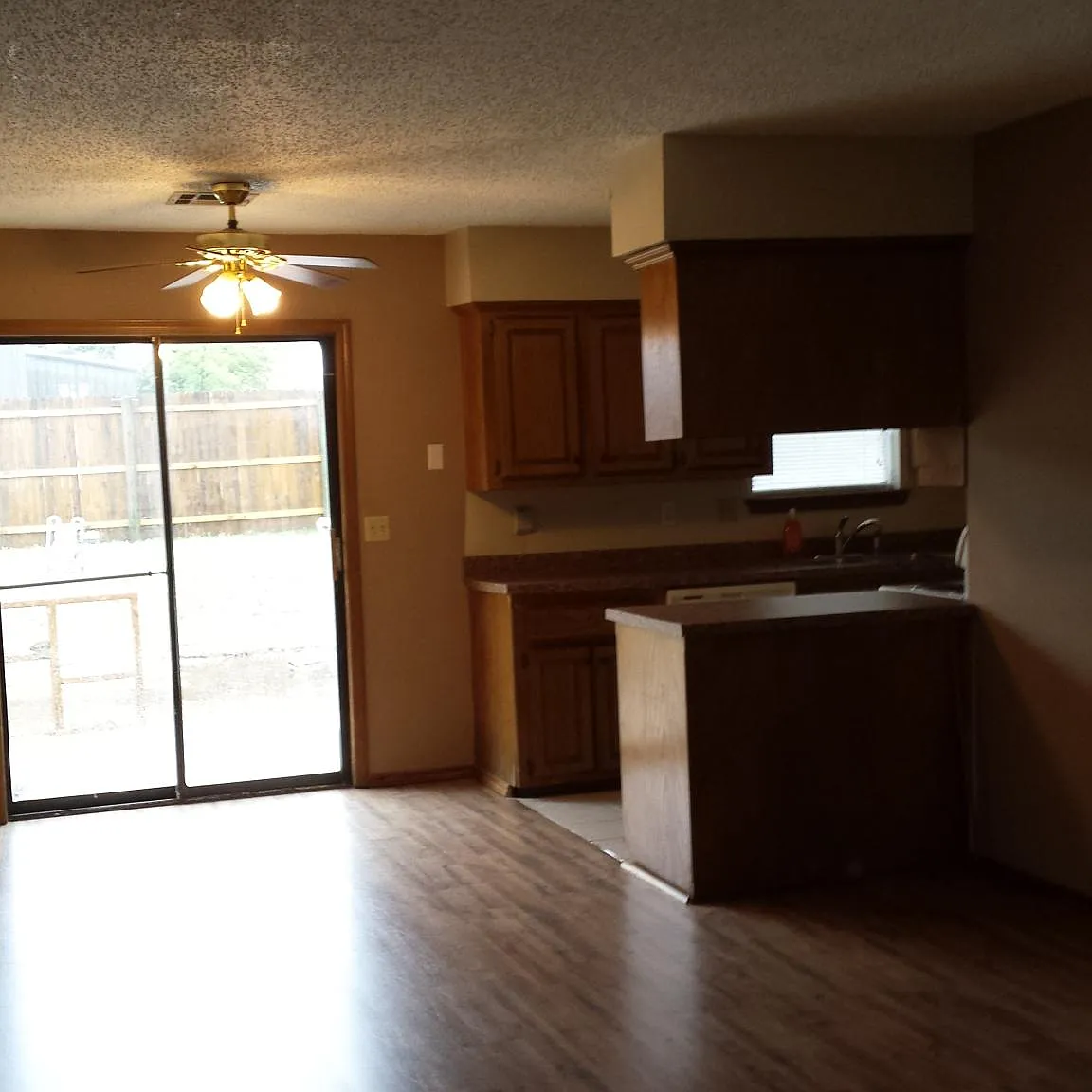4 bed, 1700 sqft, $1,375 — Photo 2