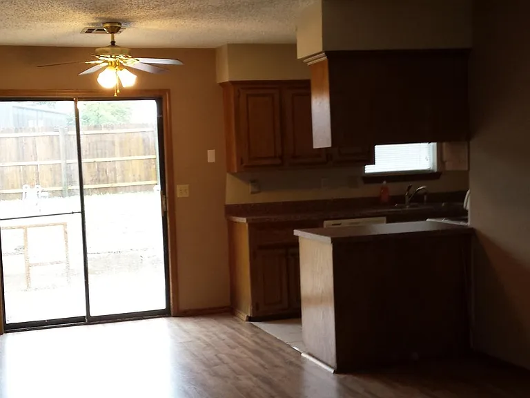 2502 Tanglewood Ct — Photo 2