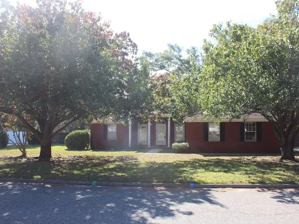 901 Woodleigh Rd, Dothan, AL 36305