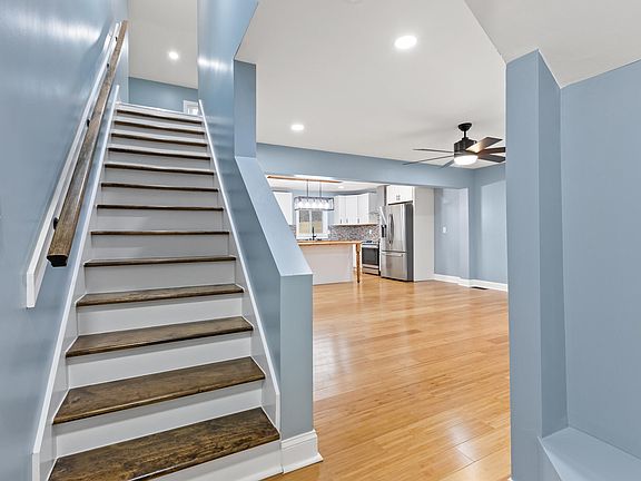 4th image of 1061 Meadow Ln