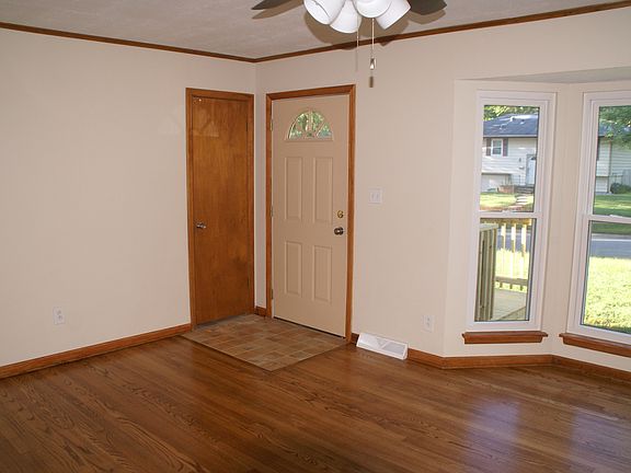 4th image of 6712 E 135th St
