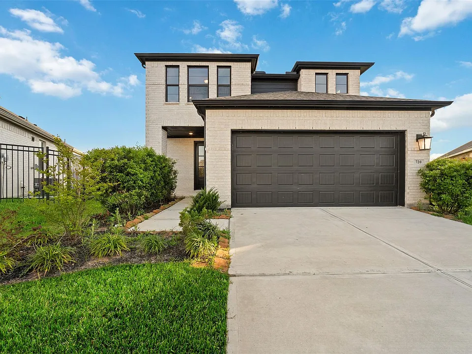 720 Lake Lacosta Dr