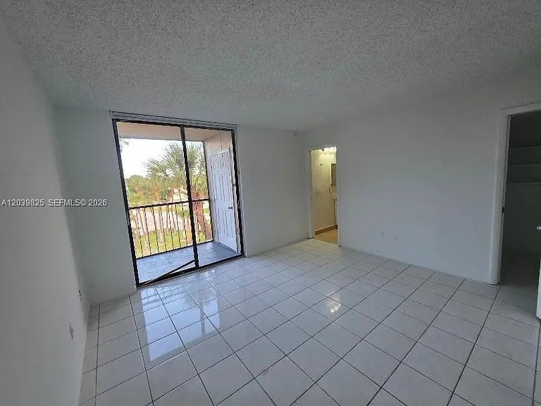 8635 NW 8th St #423 — Photo 10