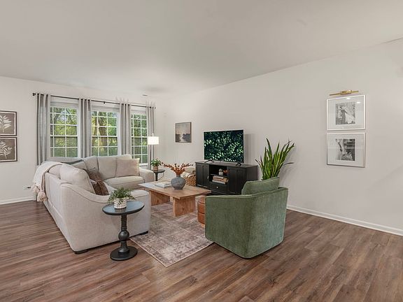 4th image of 1009 Draper Rd